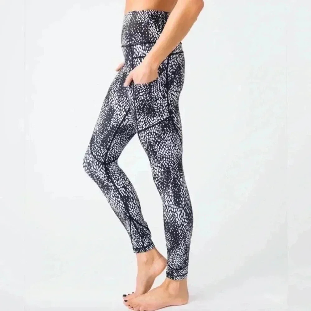 Zyia - Black Viper Pocket Light n Tight Hi-Rise Leggings